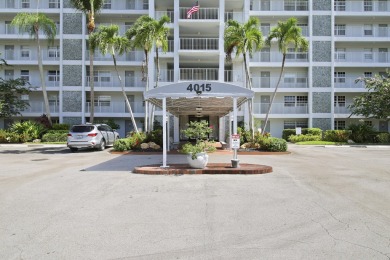:Welcome home to Palm Aire. This 2 bedrooms, 2 bath unit, with a on Palm-Aire Country Club and Resort - The Oaks in Florida - for sale on GolfHomes.com, golf home, golf lot