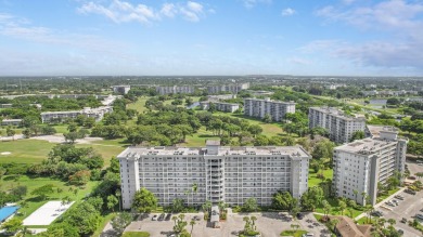 :Welcome home to Palm Aire. This 2 bedrooms, 2 bath unit, with a on Palm-Aire Country Club and Resort - The Oaks in Florida - for sale on GolfHomes.com, golf home, golf lot
