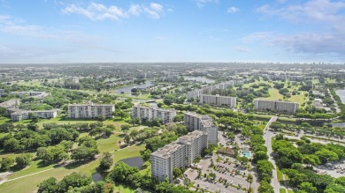 :Welcome home to Palm Aire. This 2 bedrooms, 2 bath unit, with a on Palm-Aire Country Club and Resort - The Oaks in Florida - for sale on GolfHomes.com, golf home, golf lot