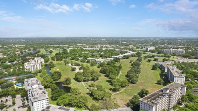 :Welcome home to Palm Aire. This 2 bedrooms, 2 bath unit, with a on Palm-Aire Country Club and Resort - The Oaks in Florida - for sale on GolfHomes.com, golf home, golf lot