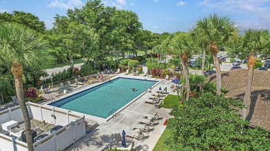 :Welcome home to Palm Aire. This 2 bedrooms, 2 bath unit, with a on Palm-Aire Country Club and Resort - The Oaks in Florida - for sale on GolfHomes.com, golf home, golf lot