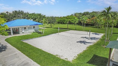 :Welcome home to Palm Aire. This 2 bedrooms, 2 bath unit, with a on Palm-Aire Country Club and Resort - The Oaks in Florida - for sale on GolfHomes.com, golf home, golf lot