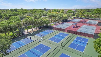 :Welcome home to Palm Aire. This 2 bedrooms, 2 bath unit, with a on Palm-Aire Country Club and Resort - The Oaks in Florida - for sale on GolfHomes.com, golf home, golf lot