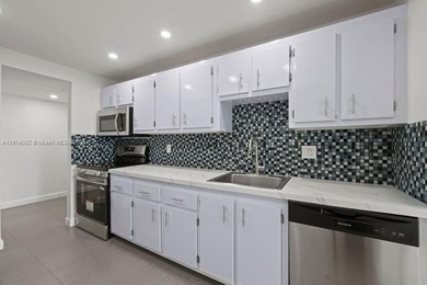 Beautiful spacious corner unit 2 Bed / 2 bath, 9th Floor, with on Inverrary Country Club in Florida - for sale on GolfHomes.com, golf home, golf lot