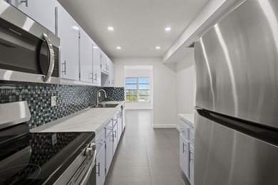 Beautiful spacious corner unit 2 Bed / 2 bath, 9th Floor, with on Inverrary Country Club in Florida - for sale on GolfHomes.com, golf home, golf lot