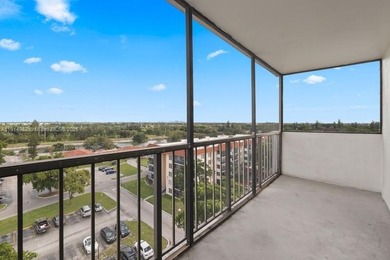 Beautiful spacious corner unit 2 Bed / 2 bath, 9th Floor, with on Inverrary Country Club in Florida - for sale on GolfHomes.com, golf home, golf lot
