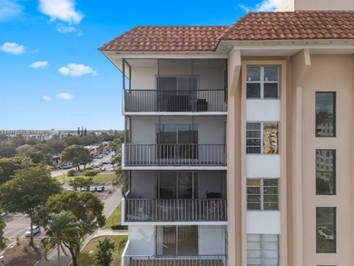 Beautiful spacious corner unit 2 Bed / 2 bath, 9th Floor, with on Inverrary Country Club in Florida - for sale on GolfHomes.com, golf home, golf lot