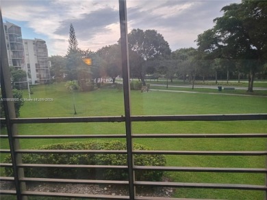 SPACIOUS 1 BDRM/1.5 BATH CONDO IN THE HEART OF AVENTURA on Turnberry Isle Resort and Club in Florida - for sale on GolfHomes.com, golf home, golf lot