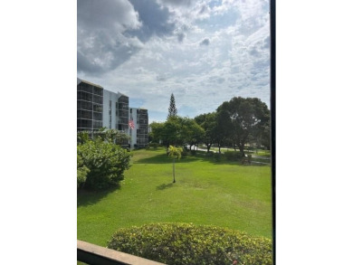 SPACIOUS 1 BDRM/1.5 BATH CONDO IN THE HEART OF AVENTURA on Turnberry Isle Resort and Club in Florida - for sale on GolfHomes.com, golf home, golf lot