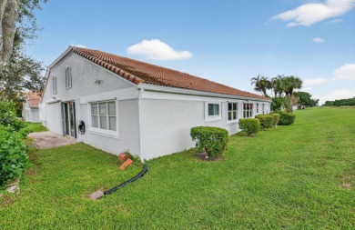 Come take a look at this great all age villa located in on  in Florida - for sale on GolfHomes.com, golf home, golf lot