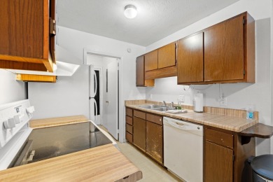 Don't miss this great opportunity to own a cozy 1-bedroom on Arrowhead Country Club in South Carolina - for sale on GolfHomes.com, golf home, golf lot