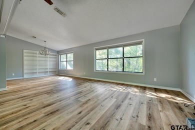 Welcome home to this beautifully maintained 2-bedroom on Hide-A-Way Lake Golf Course in Texas - for sale on GolfHomes.com, golf home, golf lot