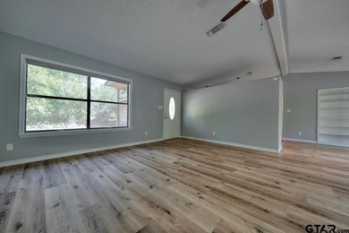 Welcome home to this beautifully maintained 2-bedroom on Hide-A-Way Lake Golf Course in Texas - for sale on GolfHomes.com, golf home, golf lot