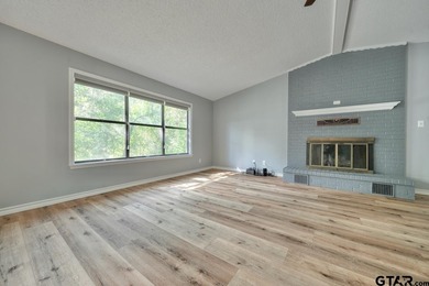 Welcome home to this beautifully maintained 2-bedroom on Hide-A-Way Lake Golf Course in Texas - for sale on GolfHomes.com, golf home, golf lot