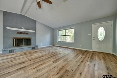 Welcome home to this beautifully maintained 2-bedroom on Hide-A-Way Lake Golf Course in Texas - for sale on GolfHomes.com, golf home, golf lot