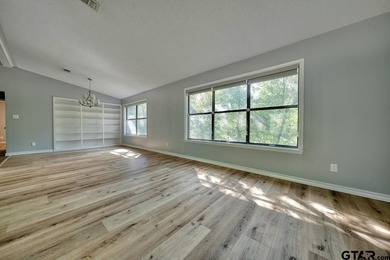 Welcome home to this beautifully maintained 2-bedroom on Hide-A-Way Lake Golf Course in Texas - for sale on GolfHomes.com, golf home, golf lot