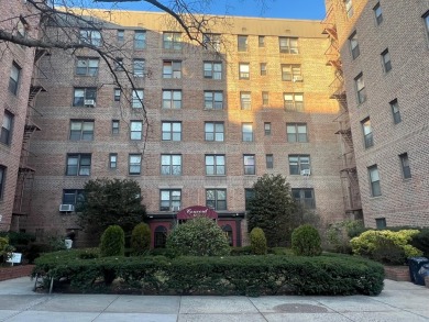 Charming JR4 2-Bedroom Apartment on the Top Floor. Welcome to on Forest Park Golf Course in New York - for sale on GolfHomes.com, golf home, golf lot