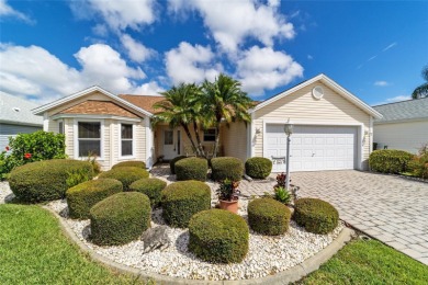 This well-maintained 3 bedroom, 2 bath, CYPRESS model in the on The Links of Spruce Creek in Florida - for sale on GolfHomes.com, golf home, golf lot