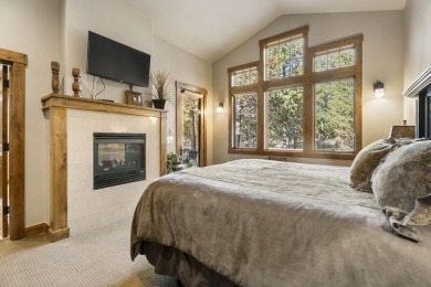 Welcome to effortless luxury and timeless design in this on Sunriver Caldera Springs Golf Course in Oregon - for sale on GolfHomes.com, golf home, golf lot