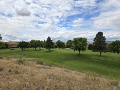 One of the last building lots available on the street in this on Lewiston Golf and Country Club in Idaho - for sale on GolfHomes.com, golf home, golf lot