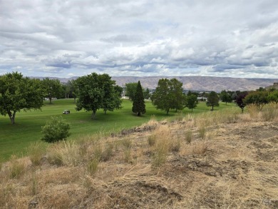 One of the last building lots available on the street in this on Lewiston Golf and Country Club in Idaho - for sale on GolfHomes.com, golf home, golf lot