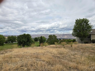 One of the last building lots available on the street in this on Lewiston Golf and Country Club in Idaho - for sale on GolfHomes.com, golf home, golf lot