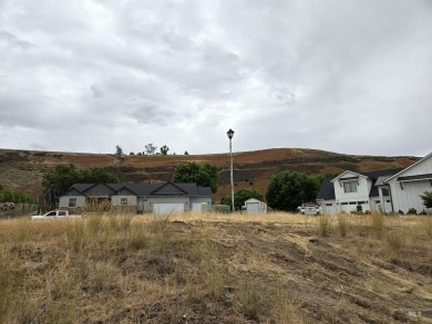 One of the last building lots available on the street in this on Lewiston Golf and Country Club in Idaho - for sale on GolfHomes.com, golf home, golf lot