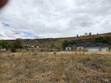 One of the last building lots available on the street in this on Lewiston Golf and Country Club in Idaho - for sale on GolfHomes.com, golf home, golf lot