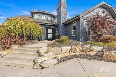 VIEWS GALORE! Nestled at the end of a secluded road, this large on Quail Hollow Golf Club in Idaho - for sale on GolfHomes.com, golf home, golf lot