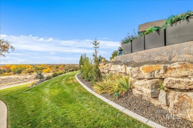VIEWS GALORE! Nestled at the end of a secluded road, this large on Quail Hollow Golf Club in Idaho - for sale on GolfHomes.com, golf home, golf lot