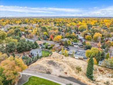 VIEWS GALORE! Nestled at the end of a secluded road, this large on Quail Hollow Golf Club in Idaho - for sale on GolfHomes.com, golf home, golf lot