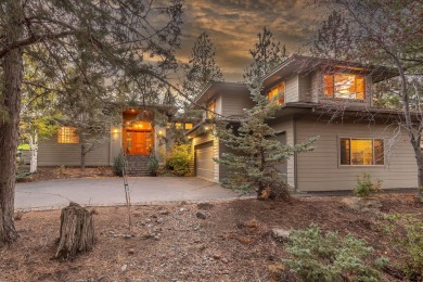 Stunning Norman-built home located in the prestigious gated on Awbrey Glen Golf Club in Oregon - for sale on GolfHomes.com, golf home, golf lot