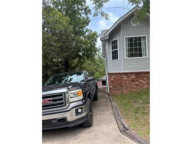 This beautifully updated and maintained 3-bedroom, 2  1/2  -bath on Holiday Island Executive Golf Course in Arkansas - for sale on GolfHomes.com, golf home, golf lot