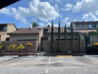 *THE ESCAPE* AT ARROWHEAD--2 BEDROOMS--LOFT STYLE---MASTER on Davie Golf Club in Florida - for sale on GolfHomes.com, golf home, golf lot