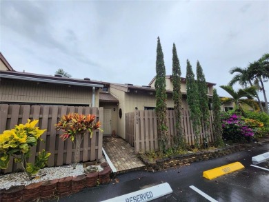 *THE ESCAPE* AT ARROWHEAD--2 BEDROOMS--LOFT STYLE---MASTER on Davie Golf Club in Florida - for sale on GolfHomes.com, golf home, golf lot