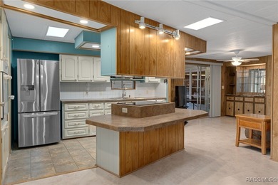 Spacious and well-maintained 2-bedroom, 2-bath home located in a on High Point Golf Club, Inc. in Florida - for sale on GolfHomes.com, golf home, golf lot