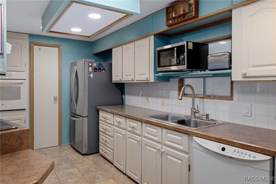 Spacious and well-maintained 2-bedroom, 2-bath home located in a on High Point Golf Club, Inc. in Florida - for sale on GolfHomes.com, golf home, golf lot