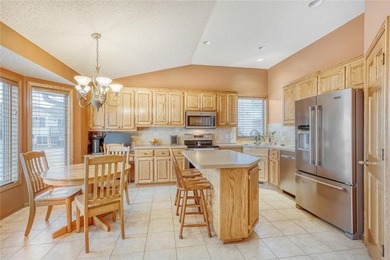 Meticulously maintained 4 bed 3 bath townhome in Sterling South on The Wilds Golf Club in Minnesota - for sale on GolfHomes.com, golf home, golf lot