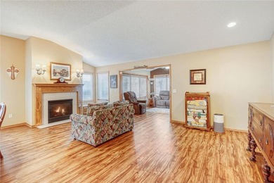 Meticulously maintained 4 bed 3 bath townhome in Sterling South on The Wilds Golf Club in Minnesota - for sale on GolfHomes.com, golf home, golf lot