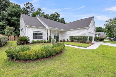 Welcome to this charming and well-maintained 3-bedroom on Shadowmoss Plantation Golf Club in South Carolina - for sale on GolfHomes.com, golf home, golf lot