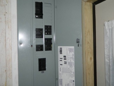1985 Ventura 26x48 has been updated with double pane windows on Grasslands Golf and Country Club in Florida - for sale on GolfHomes.com, golf home, golf lot