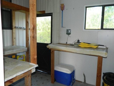 1985 Ventura 26x48 has been updated with double pane windows on Grasslands Golf and Country Club in Florida - for sale on GolfHomes.com, golf home, golf lot