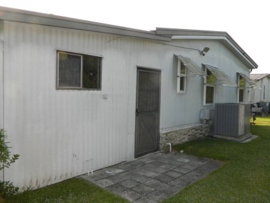 1985 Ventura 26x48 has been updated with double pane windows on Grasslands Golf and Country Club in Florida - for sale on GolfHomes.com, golf home, golf lot