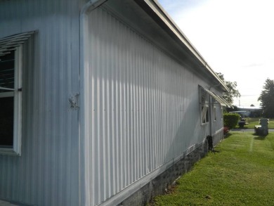 1985 Ventura 26x48 has been updated with double pane windows on Grasslands Golf and Country Club in Florida - for sale on GolfHomes.com, golf home, golf lot