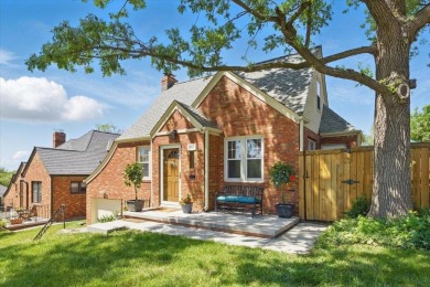 Laura Doocy, M: , caroleandlaura,   - Don't miss this Brick on Field Club of Omaha in Nebraska - for sale on GolfHomes.com, golf home, golf lot