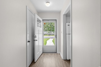 Welcome to this charming 2-bedroom, 2-bath ranch-style patio on Heron Point Golf Club in South Carolina - for sale on GolfHomes.com, golf home, golf lot