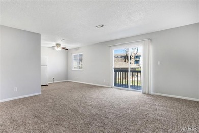 Wonderful Lake St. Louis Condo! Enter into the spacious living on Lake Saint Louis Par 3 in Missouri - for sale on GolfHomes.com, golf home, golf lot