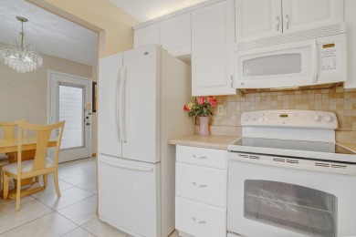 PRICED RIGHT! 55+Immaculate 2nd  Floor Condo in Kings Point Golf on Kings Point Golf -Flanders Way in Florida - for sale on GolfHomes.com, golf home, golf lot