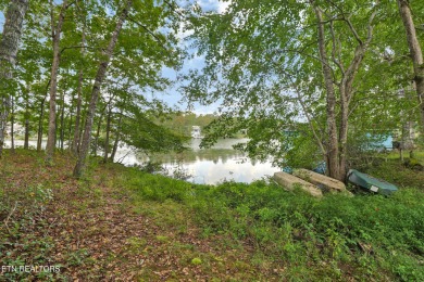 Three bedroom manufactured home with lake frontage on Lake on Lake Tansi Village Country Club in Tennessee - for sale on GolfHomes.com, golf home, golf lot