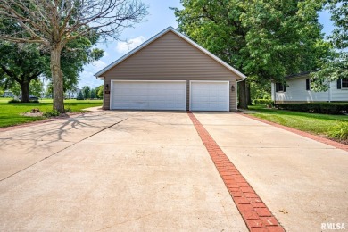 Come take a look at this move in ready, 4 (possibly 5) bedroom on Maple Lane Country Club in Illinois - for sale on GolfHomes.com, golf home, golf lot